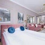 Starowislna Elegant With Air Conditioning Kazimierz Cracow By Renters Prestige Cracovie